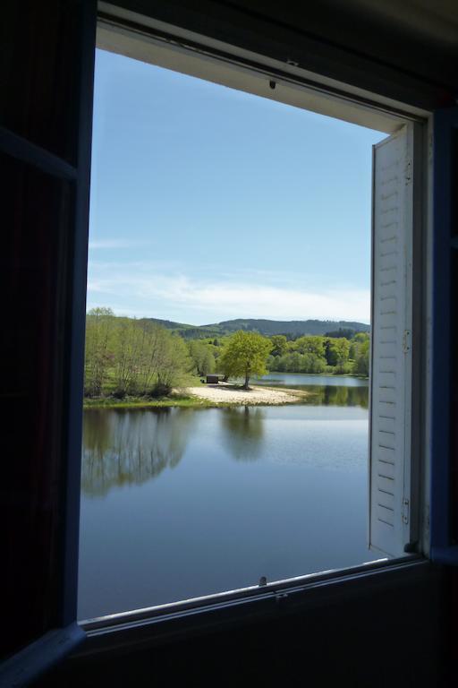 Chambres D'Hotes L'Hirondelle Du Lac Peyrat-le-Château Habitación foto